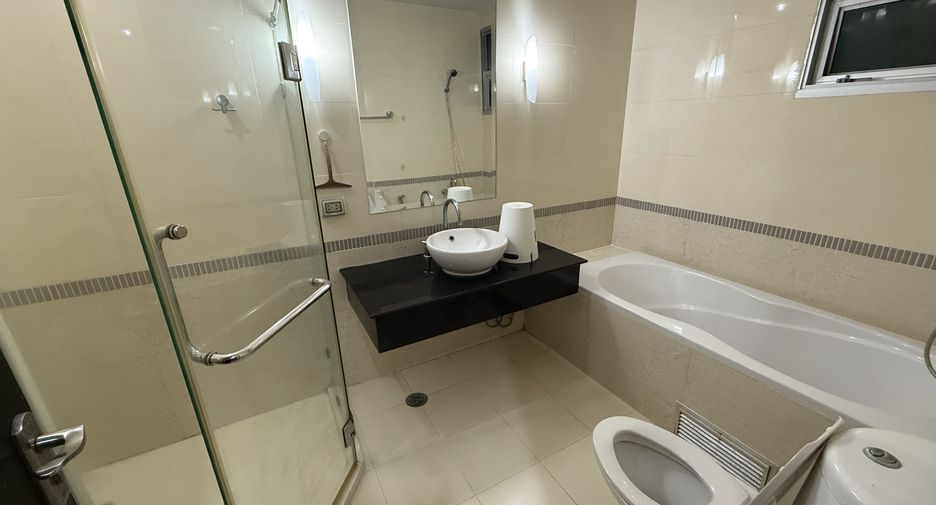 For rent 2 bedrooms condo in Phaya Thai, Bangkok