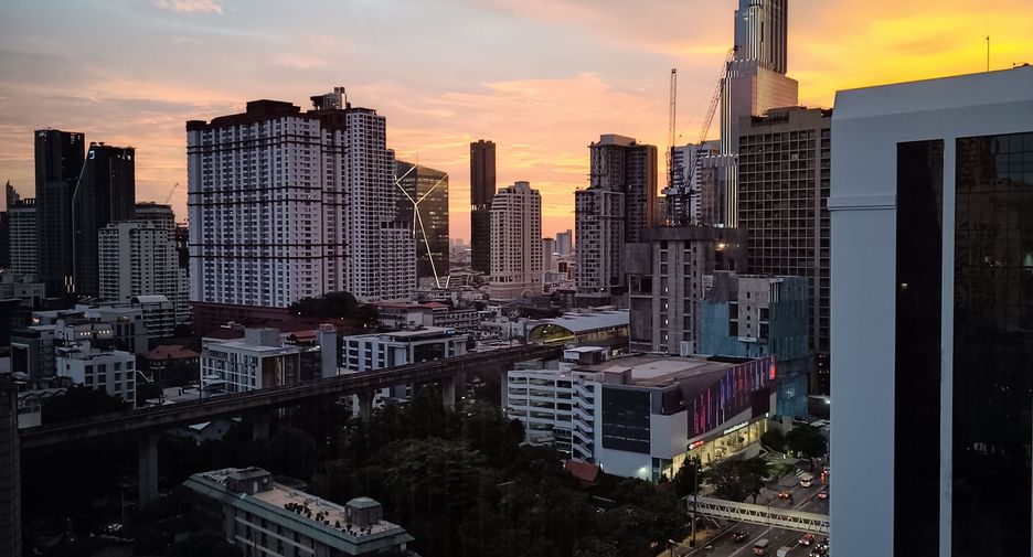 For rent 2 bedrooms condo in Ratchathewi, Bangkok