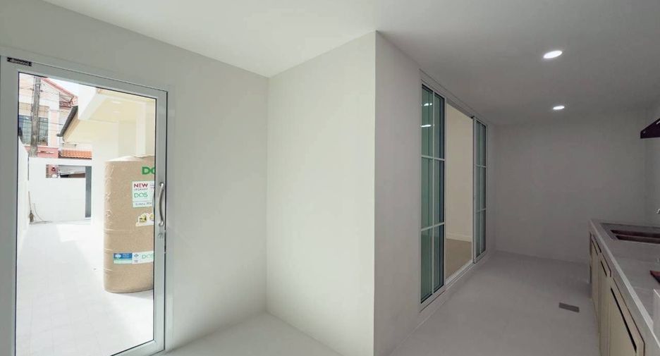 For sale 4 bedrooms house in Mueang Phuket, Phuket