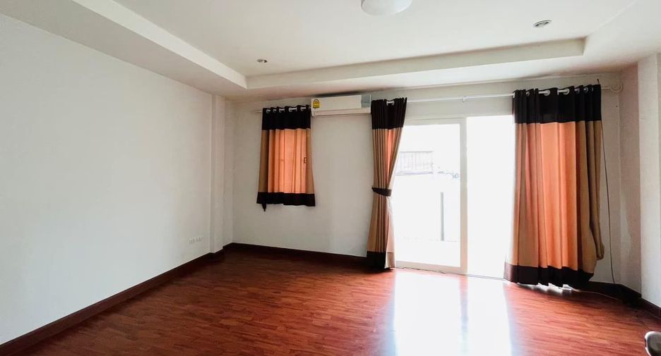 出售 3 卧室 联排别墅 在 Bang Lamung, Chon Buri