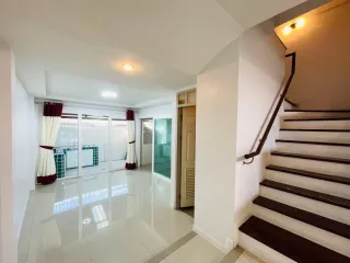 出售 3 卧室 联排别墅 在 Bang Lamung, Chon Buri