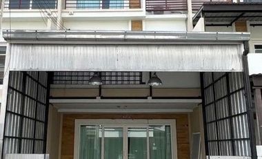 Casa adosada en venta de 3 habitaciones en Bang Lamung, Chonburi
