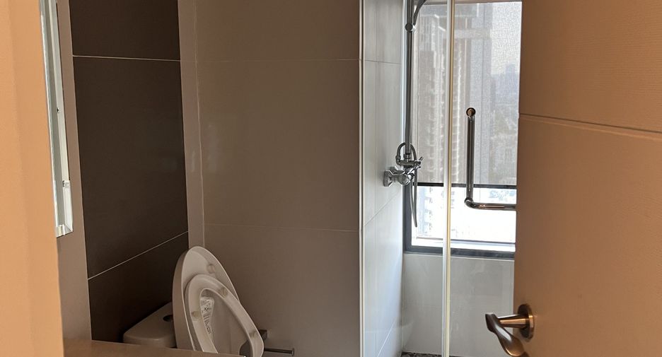 For rent 2 bedrooms apartment in Sathon, Bangkok