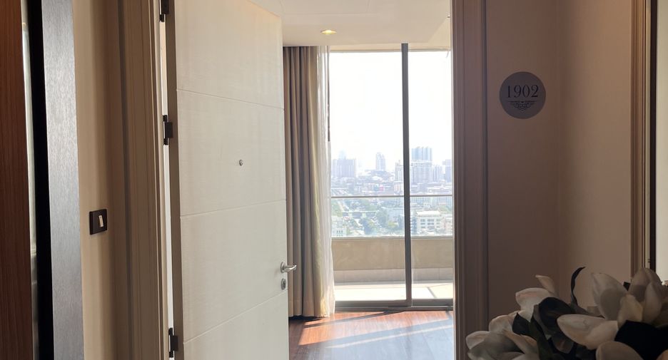 For rent 2 bedrooms apartment in Sathon, Bangkok