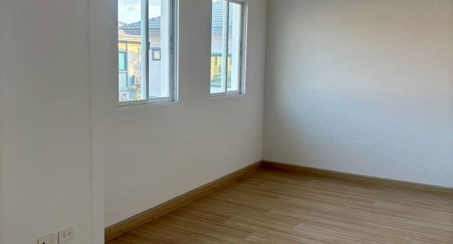 Reihenhaus zur Miete mit 3 Zimmer in Saphan Sung, Bangkok