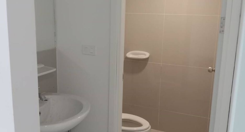 Reihenhaus zur Miete mit 3 Zimmer in Saphan Sung, Bangkok
