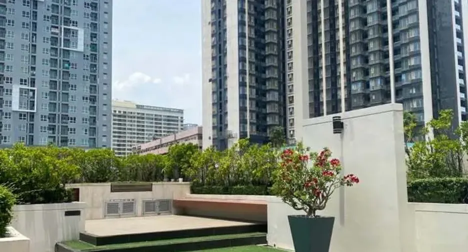 For rent 2 bedrooms condo in Ratchathewi, Bangkok