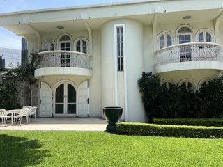 For sale 4 ベッドルーム house in Phra Khanong, Bangkok