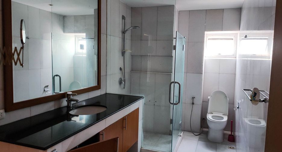 Wohnung zum Kauf mit 3 Zimmer in Khlong Toei, Bangkok