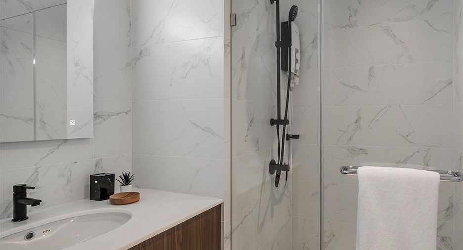 For rent 1 bed condo in Wang Thonglang, Bangkok