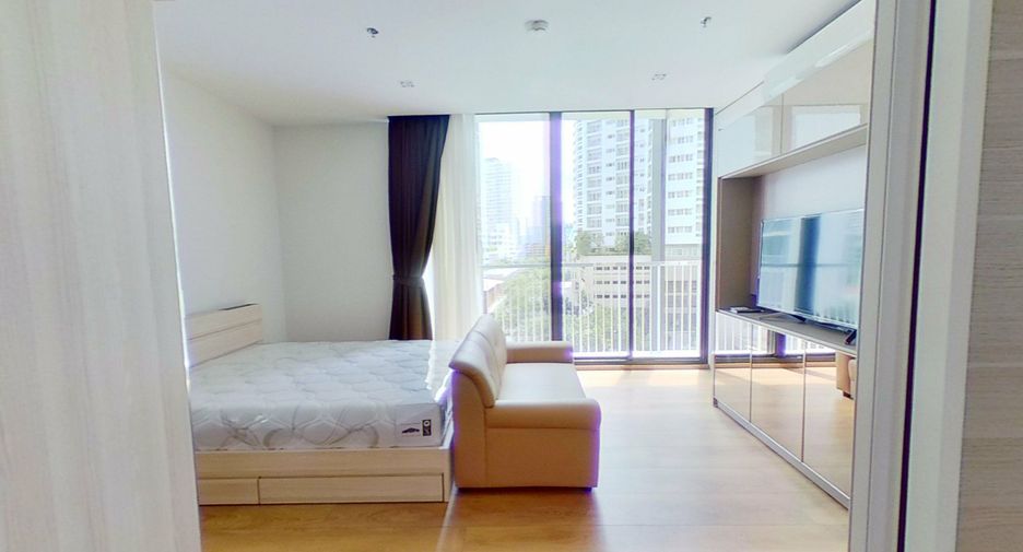 For sale 1 bed condo in Khlong Toei, Bangkok