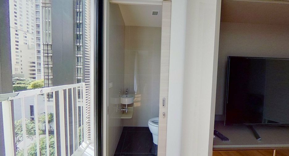 For sale 1 bed condo in Khlong Toei, Bangkok