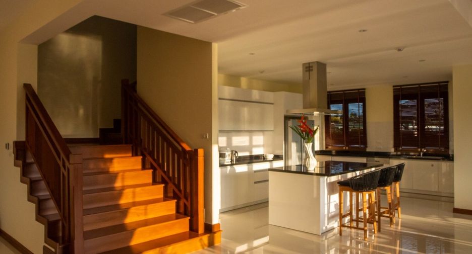 For rent 4 ベッドルーム villa in Thalang, Phuket