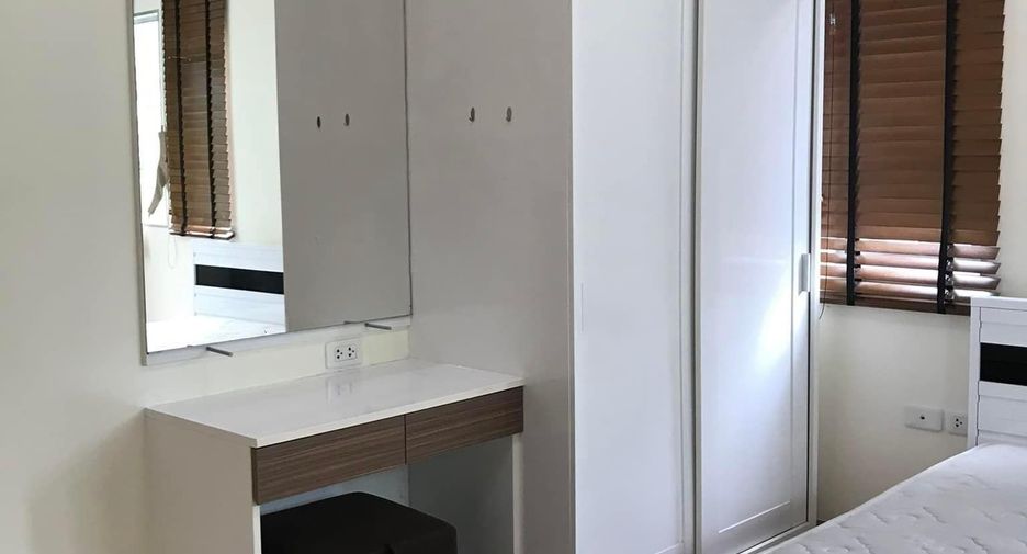 For rent 2 bedrooms condo in Huai Khwang, Bangkok