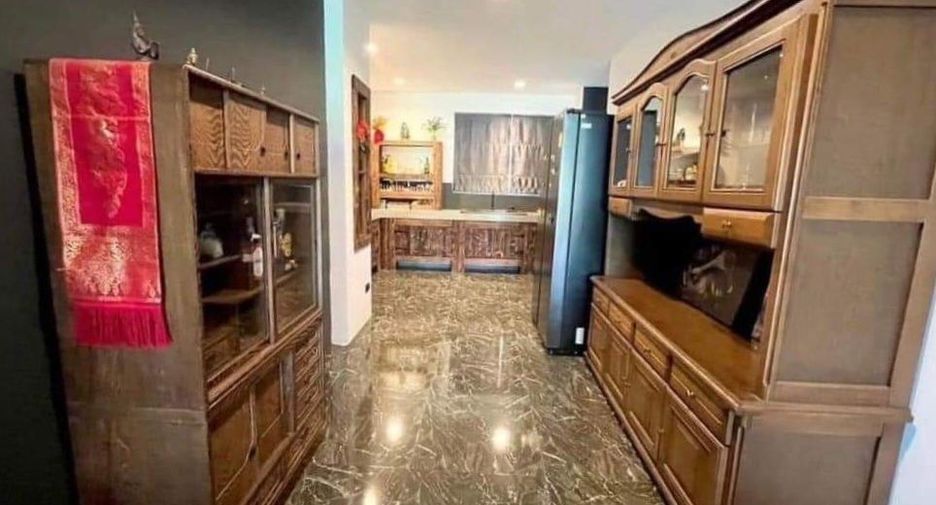 Villa zum Kauf mit 4 Zimmer in Sattahip, Chonburi
