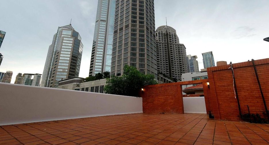 For rent 4 bedrooms townhouse in Pathum Wan, Bangkok