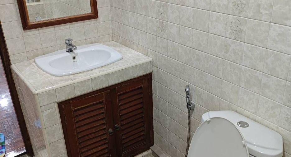 For rent 2 bedrooms apartment in Khlong Toei, Bangkok