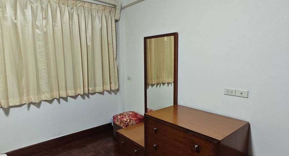 For rent 2 bedrooms apartment in Khlong Toei, Bangkok