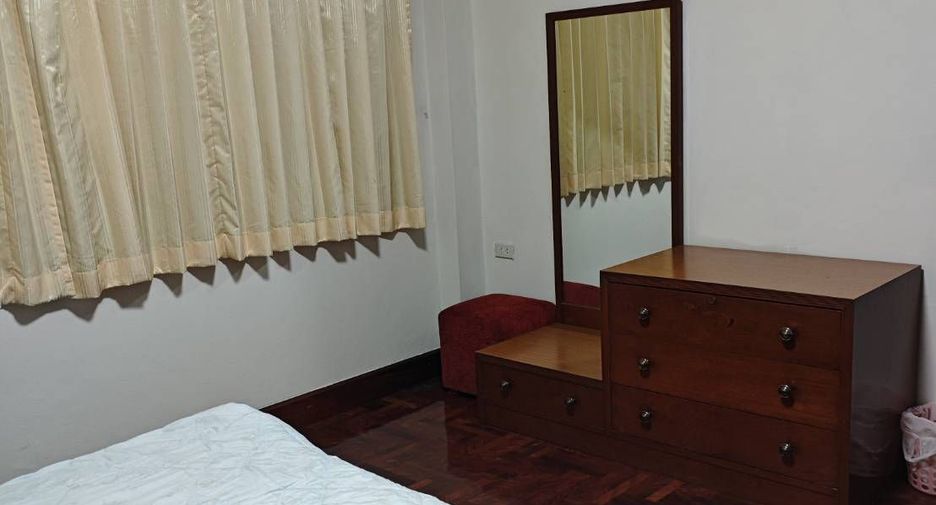 For rent 2 bedrooms apartment in Khlong Toei, Bangkok