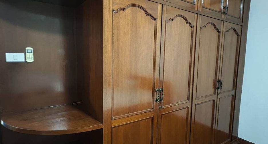 For rent 2 bedrooms apartment in Khlong Toei, Bangkok