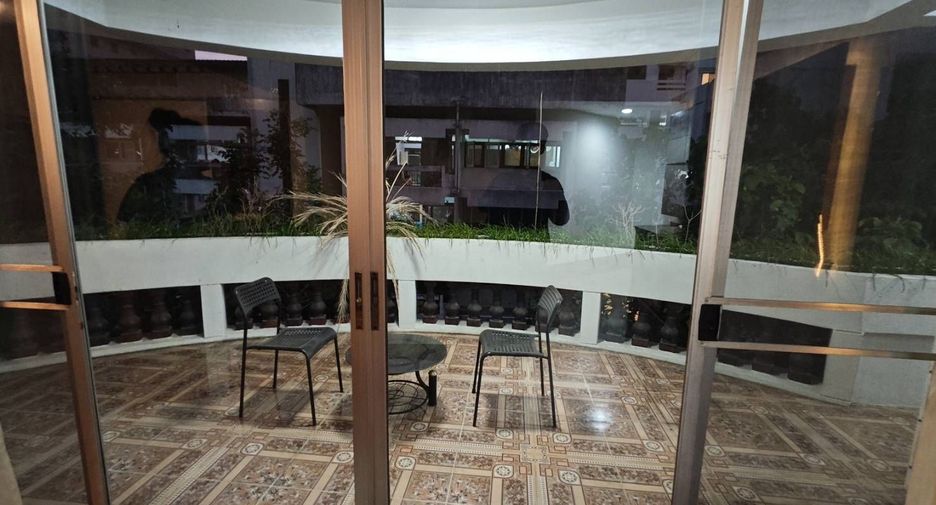 For rent 2 bedrooms apartment in Khlong Toei, Bangkok