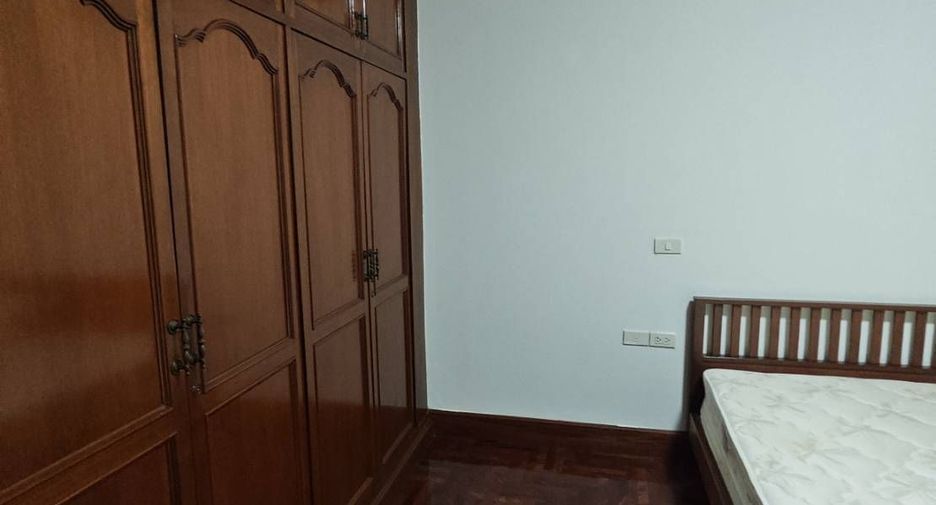 For rent 2 bedrooms apartment in Khlong Toei, Bangkok