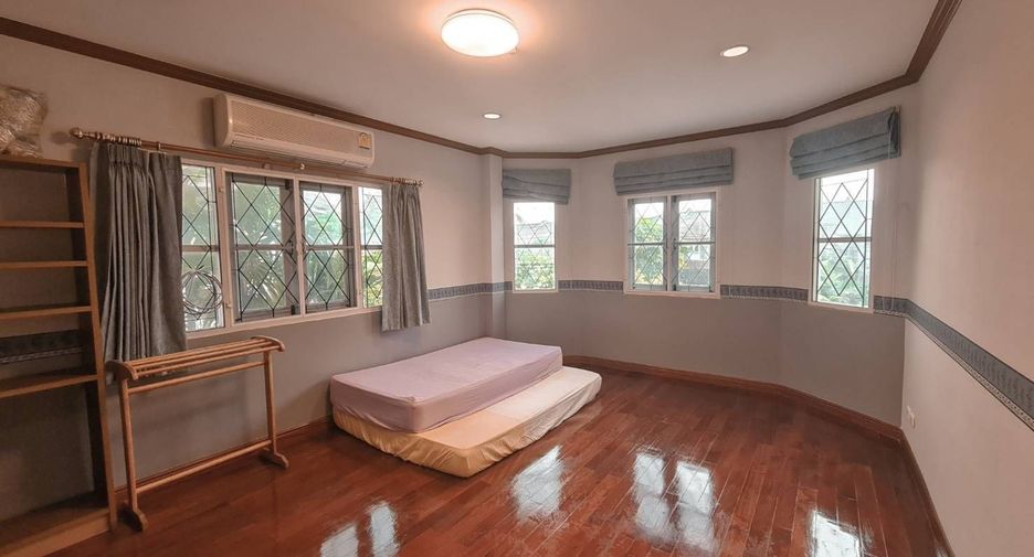 À louer 5 chambres maison à Lat Phrao, Bangkok