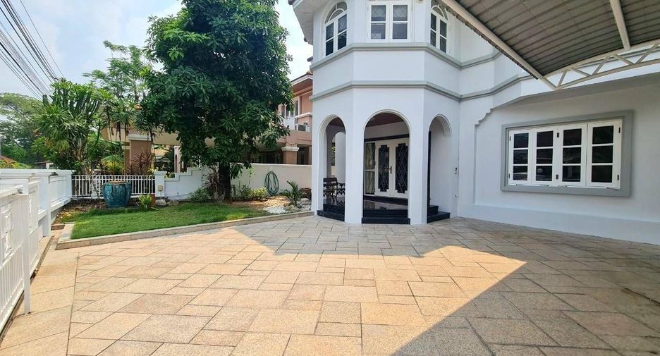 À louer 5 chambres maison à Lat Phrao, Bangkok