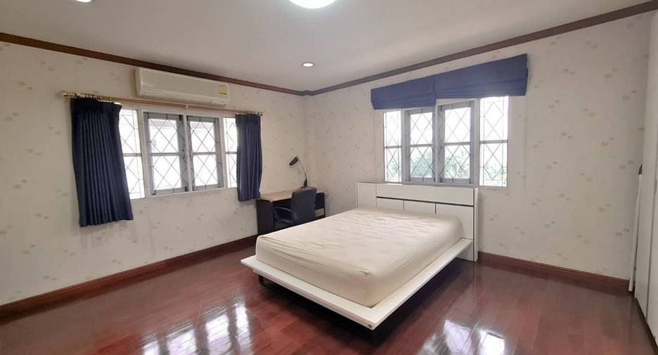 À louer 5 chambres maison à Lat Phrao, Bangkok