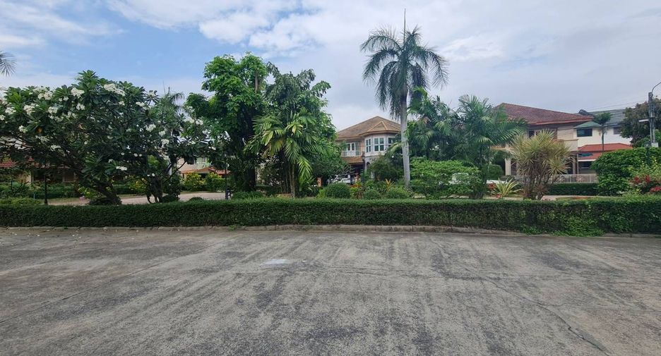 À louer 5 chambres maison à Lat Phrao, Bangkok