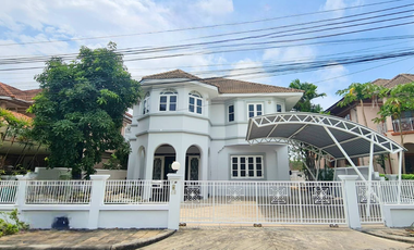 À louer 5 chambres maison à Lat Phrao, Bangkok