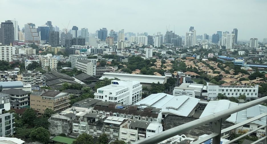 For rent 2 bedrooms condo in Khlong Toei, Bangkok