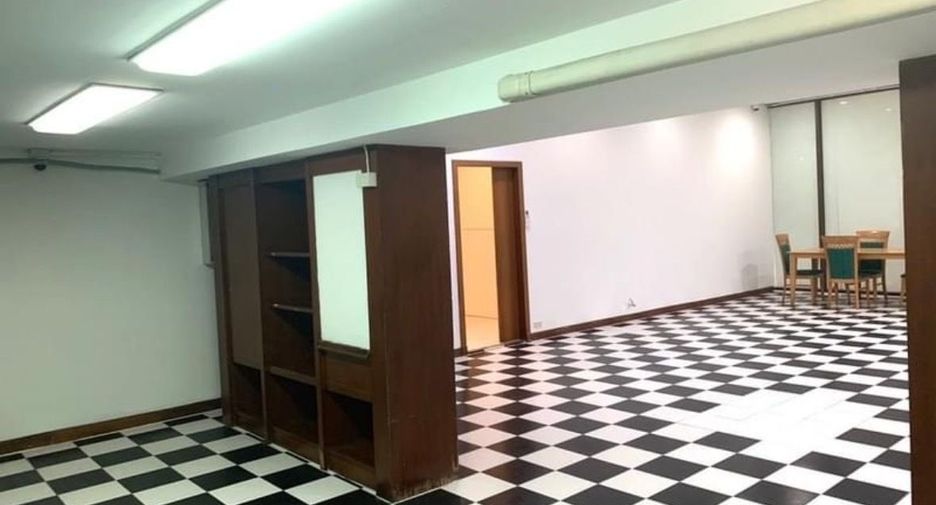 For rent retail Space in Watthana, Bangkok