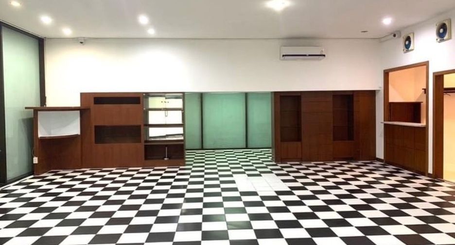 For rent retail Space in Watthana, Bangkok