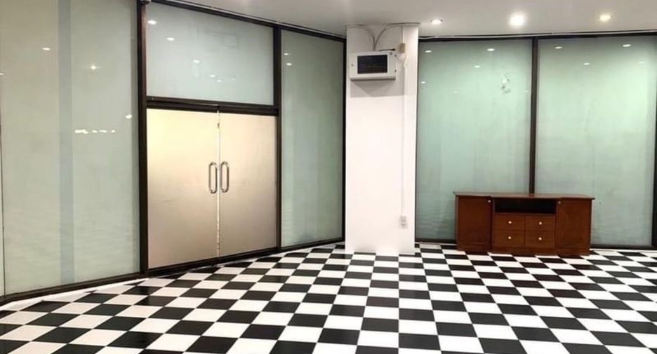 For rent retail Space in Watthana, Bangkok