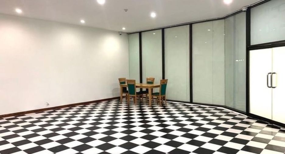 For rent retail Space in Watthana, Bangkok