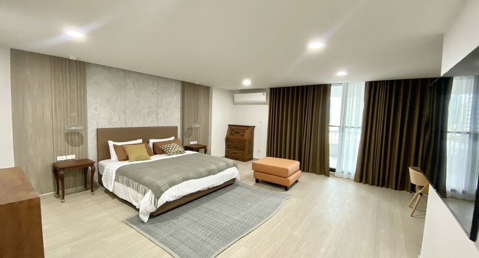 For rent 3 bedrooms condo in Khlong Toei, Bangkok