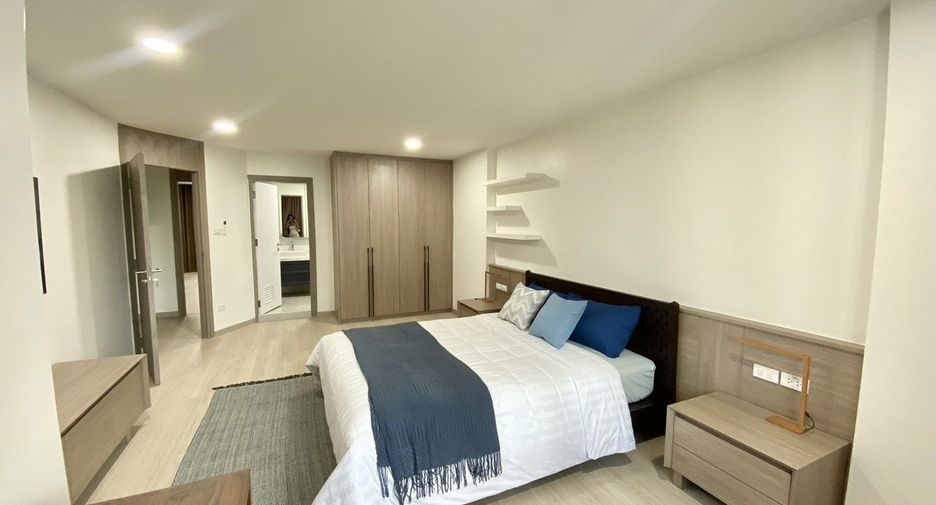 For rent 3 bedrooms condo in Khlong Toei, Bangkok