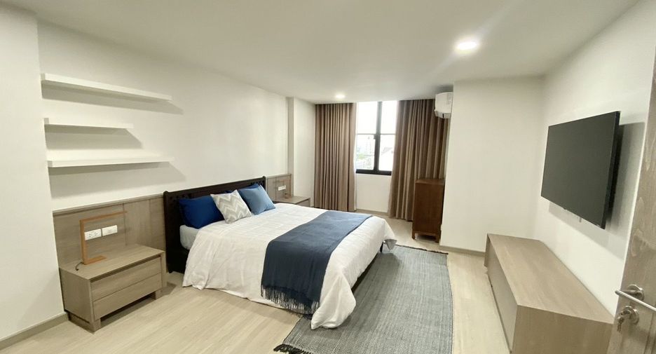 For rent 3 bedrooms condo in Khlong Toei, Bangkok