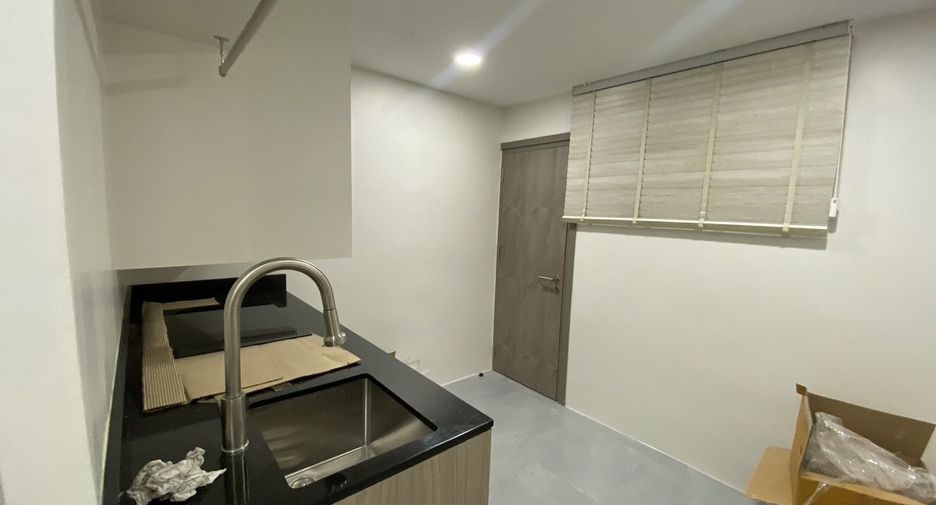 For rent 3 bedrooms condo in Khlong Toei, Bangkok