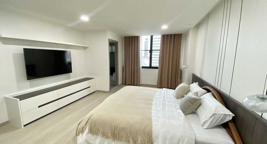 For rent 3 bedrooms condo in Khlong Toei, Bangkok