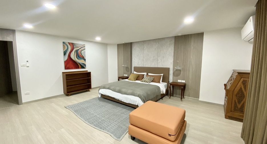 For rent 3 bedrooms condo in Khlong Toei, Bangkok