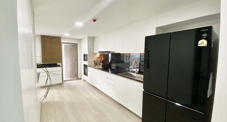 For rent 3 bedrooms condo in Khlong Toei, Bangkok