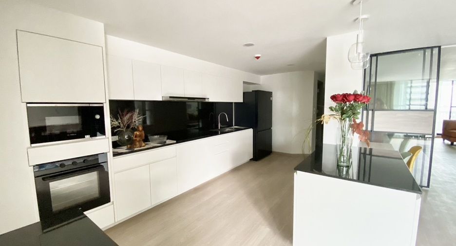 For rent 3 bedrooms condo in Khlong Toei, Bangkok
