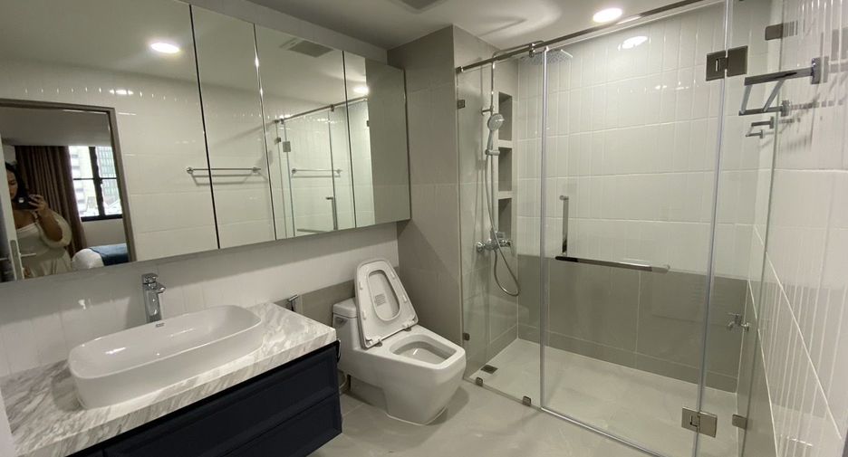 For rent 3 bedrooms condo in Khlong Toei, Bangkok