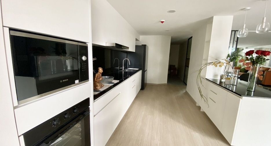 For rent 3 bedrooms condo in Khlong Toei, Bangkok