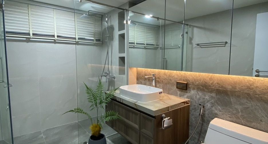 For rent 3 bedrooms condo in Khlong Toei, Bangkok