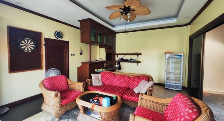 For sale 4 ベッドルーム villa in Sattahip, Chonburi