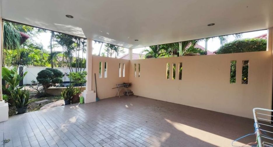For sale 4 ベッドルーム villa in Sattahip, Chonburi
