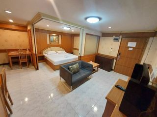 For rent studio condo in Khlong Toei, Bangkok